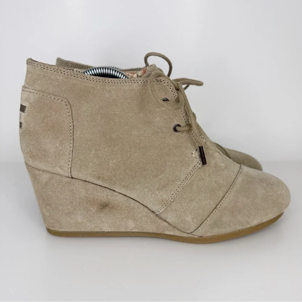 Toms Beige Suede Desert Wedge Lace Up Ankle Boot Women’s 11